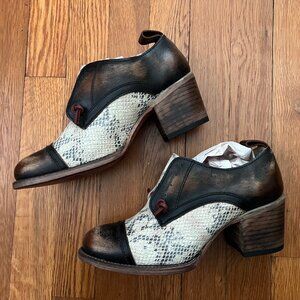 Freebird by Steven NEW Size 8 Catalina in Black/White Snake Multi